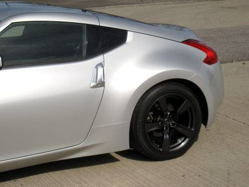 Used 2009 Nissan 370Z Coupe image 8