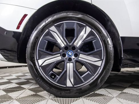Used 2023 BMW iX xDrive50 w/ Sport Package AWD/4WD image 40