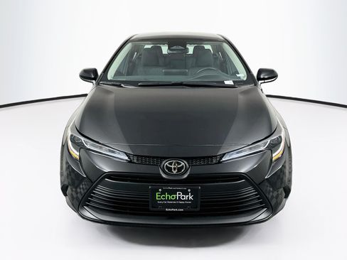 Used 2025 Toyota Corolla LE FWD image 2