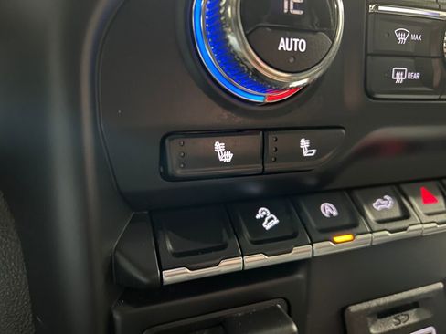 Used 2020 GMC Sierra 1500 SLE w/ SLE Value Package image 11