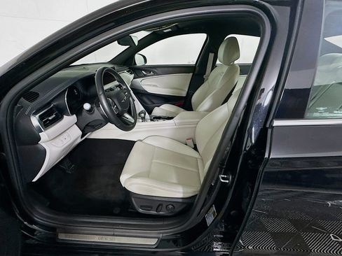 Used 2025 Genesis G70 2.5T image 13