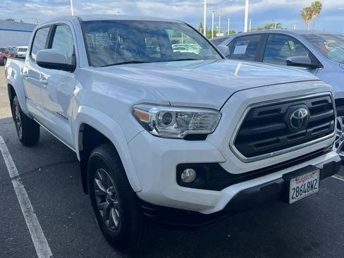 Used 2019 Toyota Tacoma SR5 RWD image 3