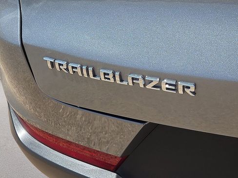 Used 2025 Chevrolet TrailBlazer LT FWD image 17