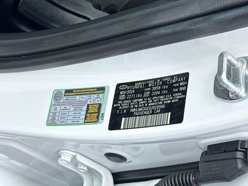 Certified 2025 Hyundai Elantra Sport FWD image 30