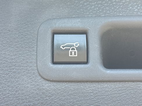 Certified 2025 Toyota Sienna XLE w/ XLE Plus Package AWD/4WD image 11