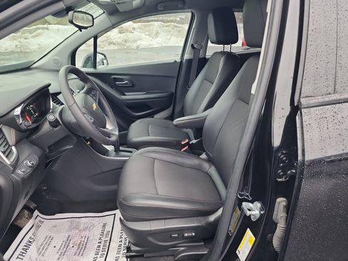 Certified 2022 Chevrolet Trax LT w/ LT Convenience Package image 11