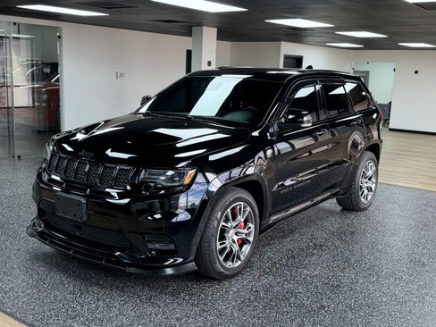 Used 2018 Jeep Grand Cherokee SRT image 2