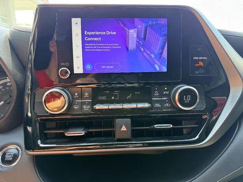 Used 2023 Toyota Highlander L FWD image 26
