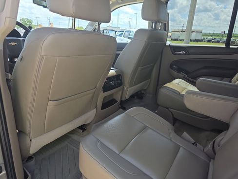 Used 2018 Chevrolet Tahoe LT w/ LT Signature Package image 16