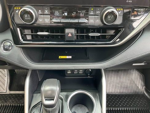 Used 2023 Toyota Highlander XLE image 20