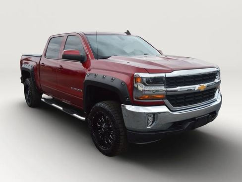 Used 2018 Chevrolet Silverado 1500 LT w/ LT Eassist Package image 12