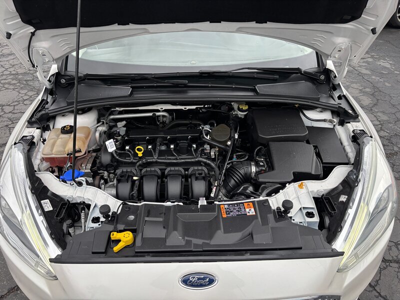 Used 2015 Ford Focus Titanium w/ Titanium Technology Package FWD image 16
