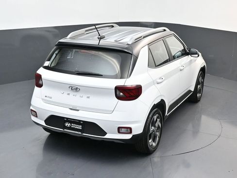 Certified 2025 Hyundai Venue Limited image 16