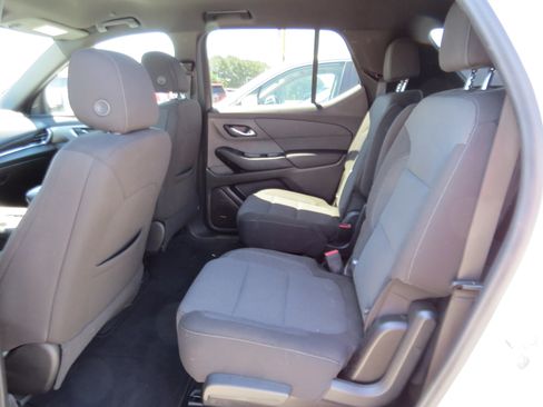 Used 2022 Chevrolet Traverse LT FWD image 12