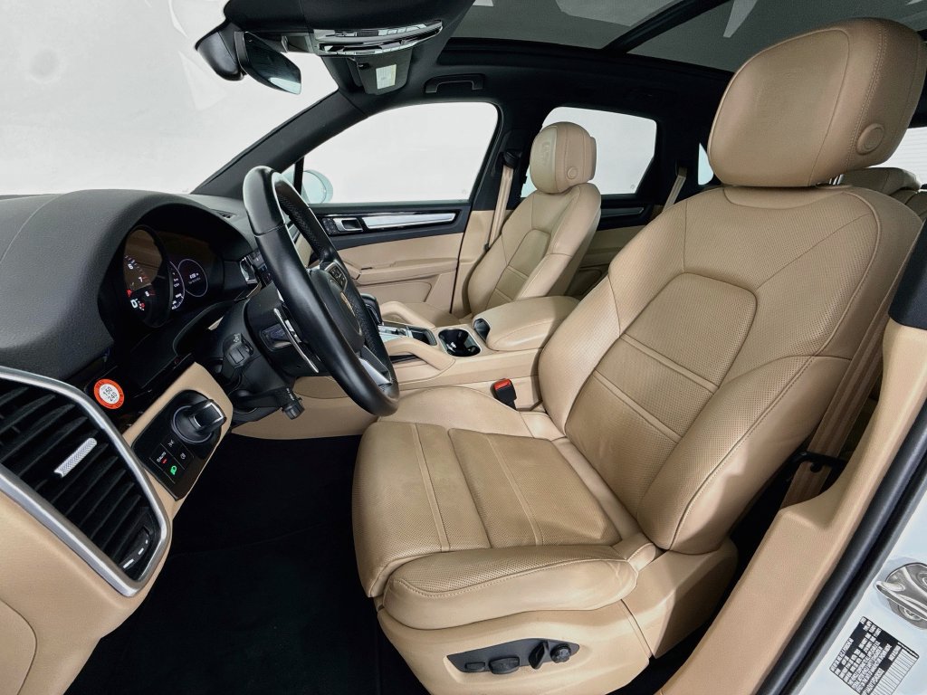 Certified 2023 Porsche Cayenne Platinum Edition AWD/4WD image 5