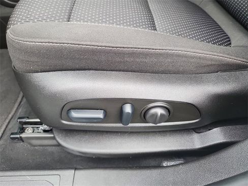 Certified 2023 GMC Acadia SLE w/ Driver Convenience Package image 19