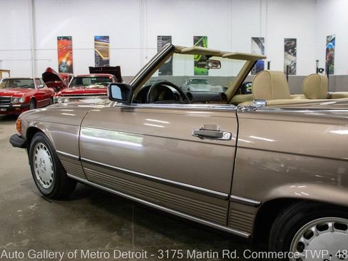 Used 1987 Mercedes-Benz 560 SL image 24