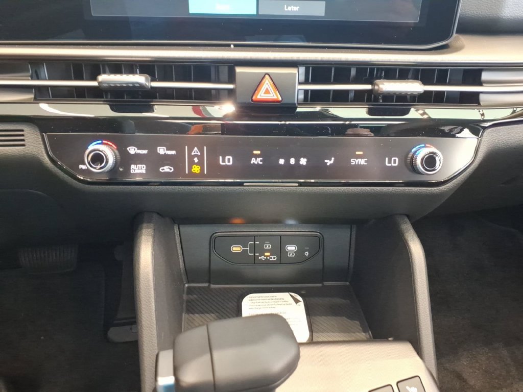 New 2026 Kia Sportage SX FWD image 16