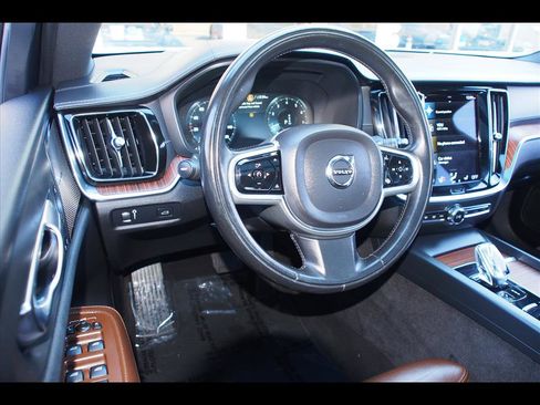 Used 2022 Volvo S60 B5 Inscription w/ Advanced Package image 18