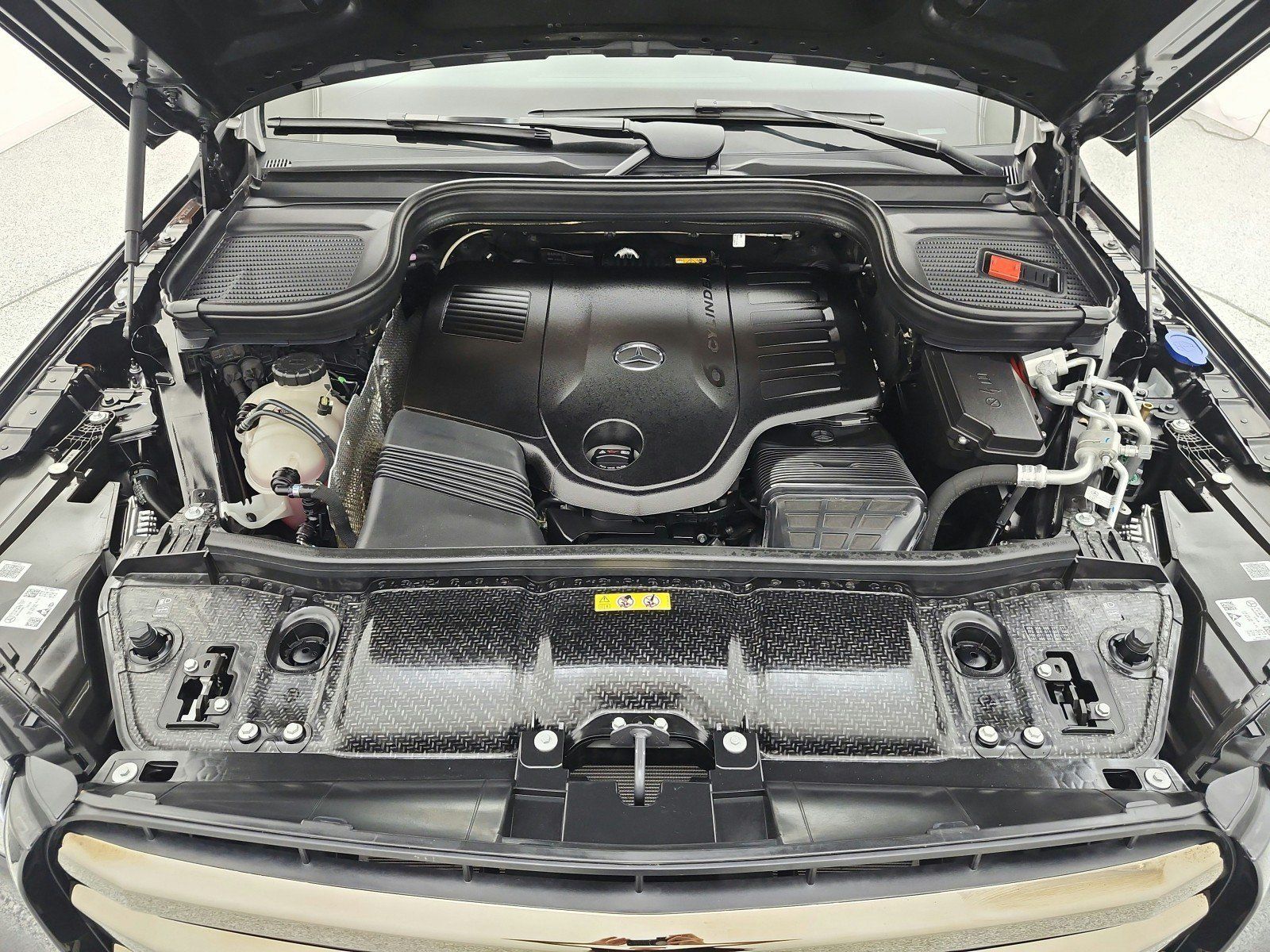 Used 2025 Mercedes-Benz GLS 450 4MATIC image 17