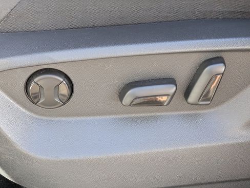 Used 2020 Volkswagen Tiguan SE w/ Panoramic Sunroof Package FWD image 17