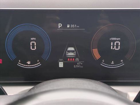 Used 2025 Hyundai Tucson SE image 11