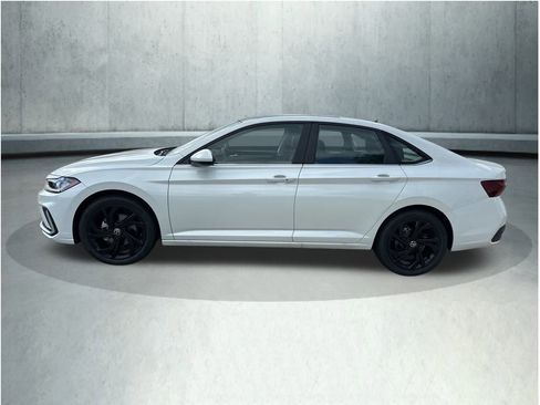 New 2025 Volkswagen Jetta SE image 2