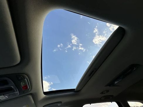 Used 2023 Kia Telluride EX w/ EX Captain's Chair Package image 17