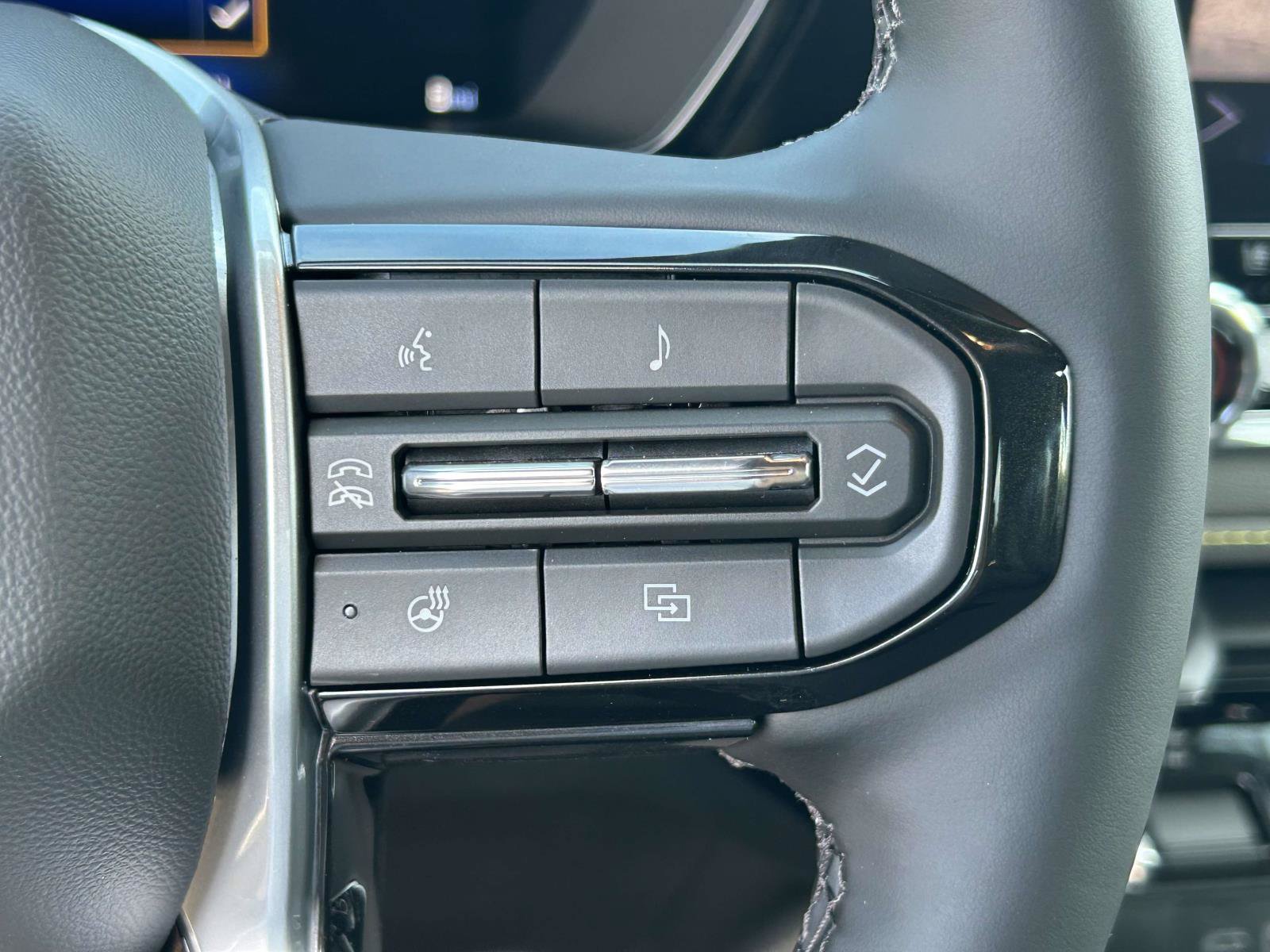 New 2026 Chevrolet Colorado ZR2 w/ Technology Package AWD/4WD image 24