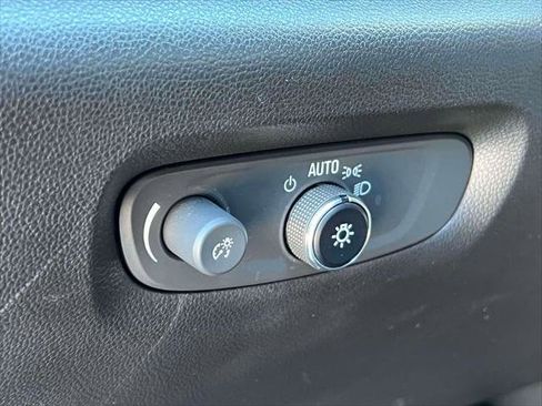 Used 2023 Chevrolet Traverse LT image 21