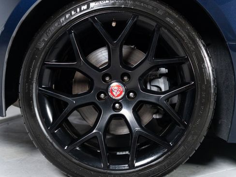 Used 2018 Jaguar F-TYPE Coupe RWD image 25