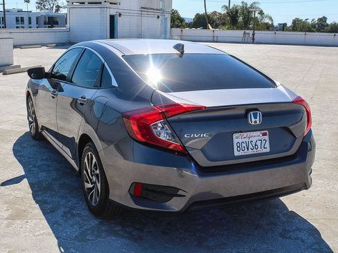 Used 2018 Honda Civic EX image 4