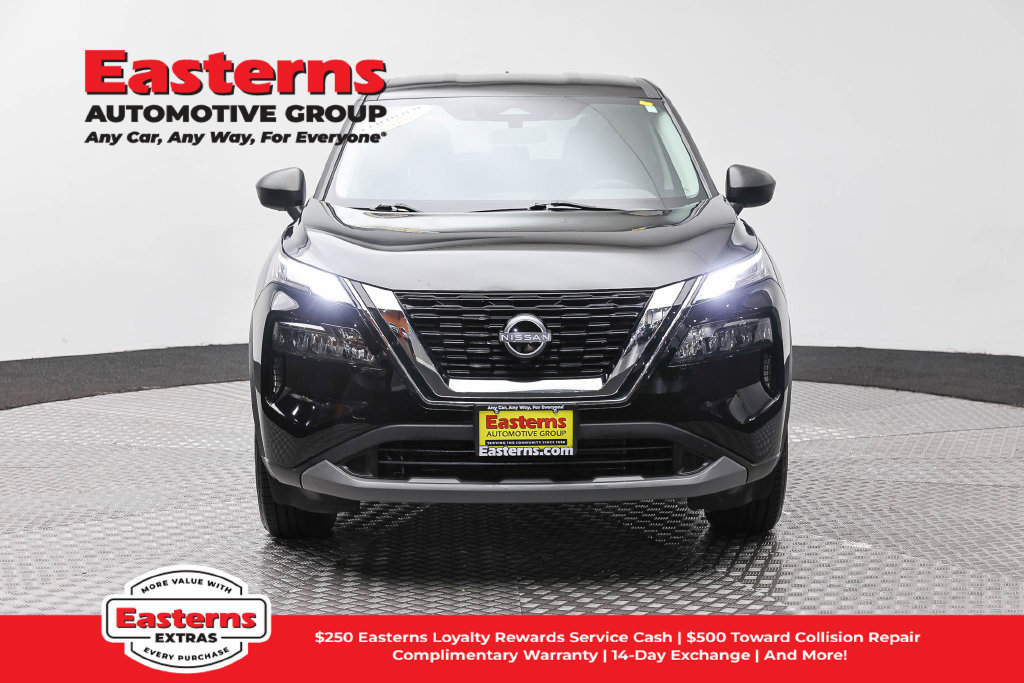 Used 2023 Nissan Rogue S AWD/4WD image 3