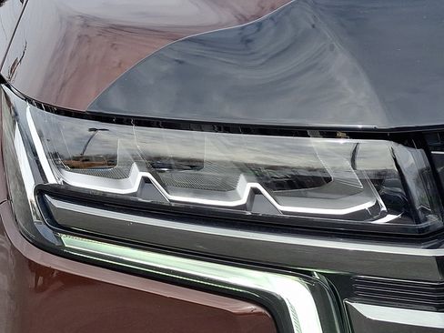 Used 2022 Chevrolet Tahoe Z71 w/ Luxury Package image 9