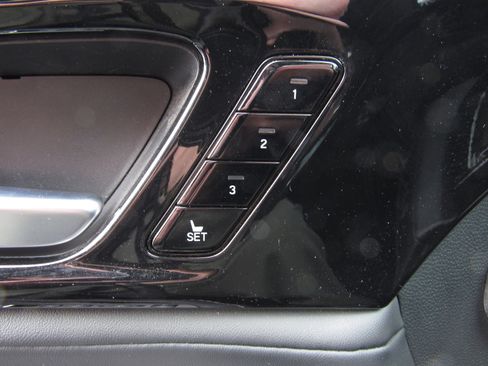 Certified 2023 Acura MDX FWD w/ Technology Package image 22