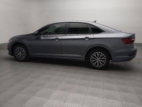 Used 2021 Volkswagen Jetta SE w/ SE Cold Weather Package image 3