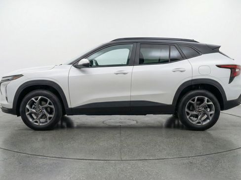 Used 2025 Chevrolet Trax LT image 5