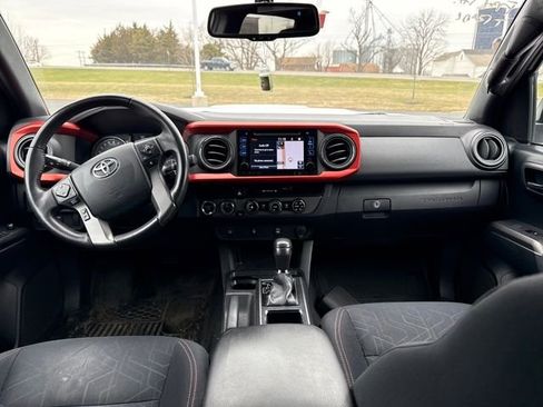Used 2016 Toyota Tacoma TRD Sport w/ Towing Package image 18