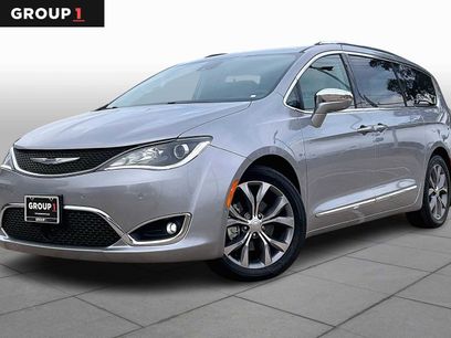 Used 2018 Chrysler Pacifica Limited w/ Tire & Wheel Group