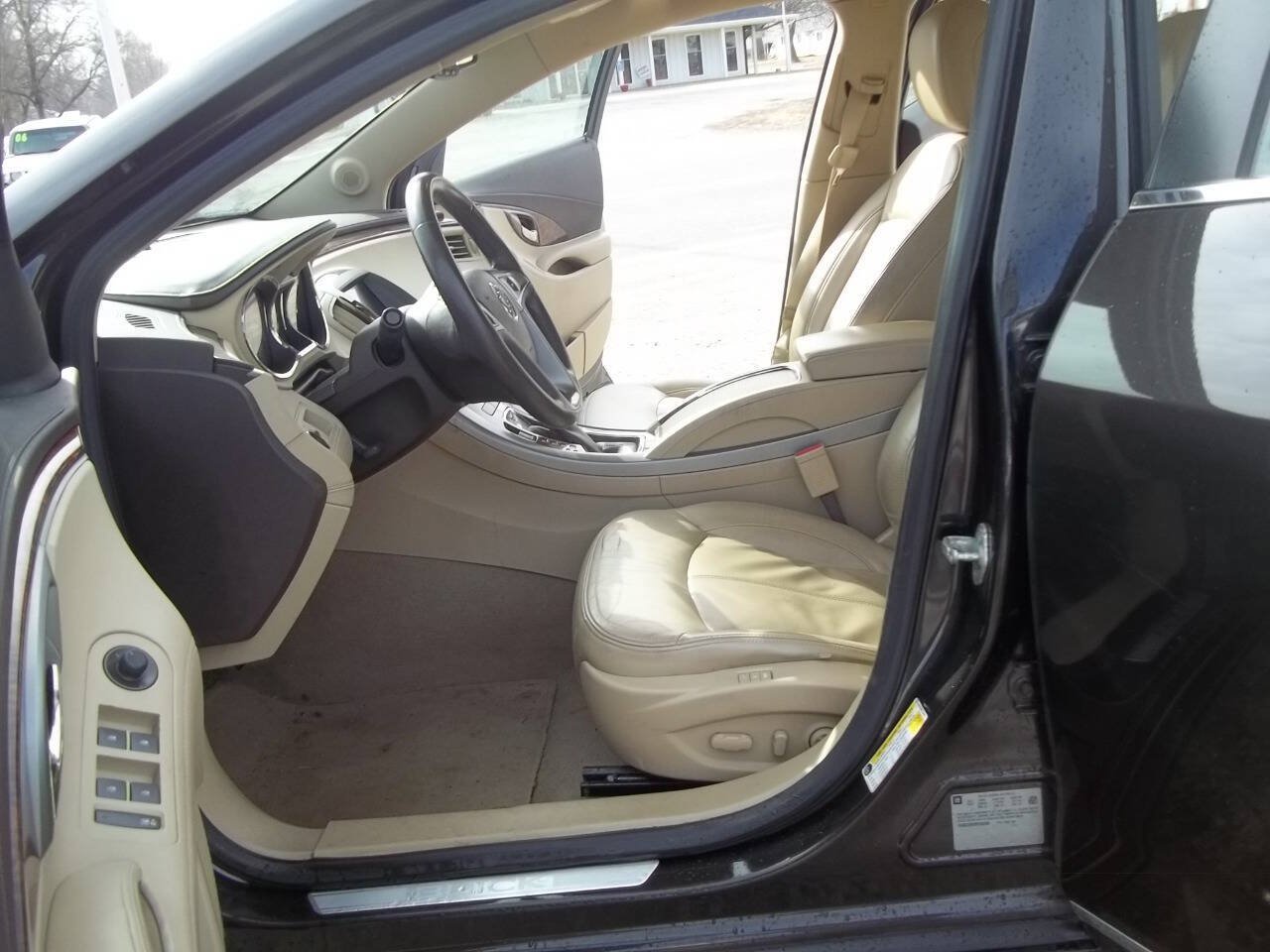 Used 2013 Buick LaCrosse Leather w/ Entertainment Package FWD image 7