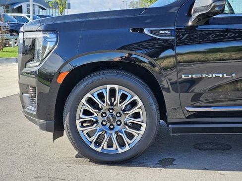 Used 2023 GMC Yukon XL Denali Ultimate AWD/4WD image 10