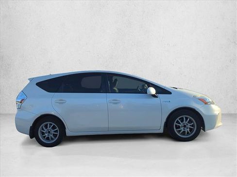 Used 2014 Toyota Prius V Three FWD image 4