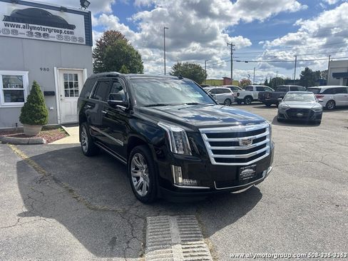 Used 2017 Cadillac Escalade Premium Luxury image 9