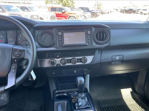 Used 2019 Toyota Tacoma SR image 6