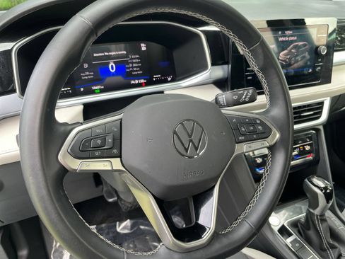 Used 2026 Volkswagen Taos SE FWD image 27