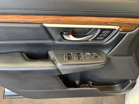 Used 2018 Honda CR-V Touring image 18