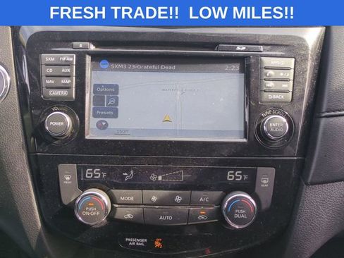 Used 2017 Nissan Rogue SV w/ Sun & Sound Touring Package image 16