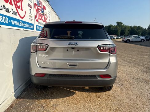 Used 2023 Jeep Compass Sport AWD/4WD image 4