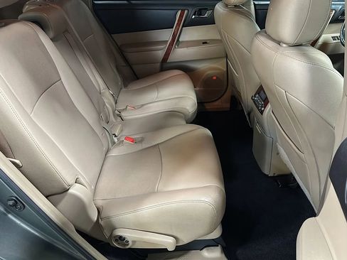 Used 2013 Toyota Highlander Limited image 16