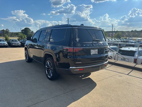 Used 2022 Jeep Wagoneer Series III w/ Premium Group I AWD/4WD image 4